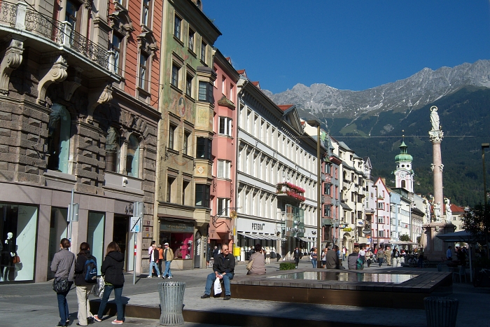 100_1687 small INNSBRUCK STREET VIEW 1.jpg - 324955 Bytes
